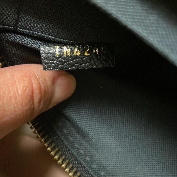 Daily pouch in black with receipt and box - Picture 8 of 14